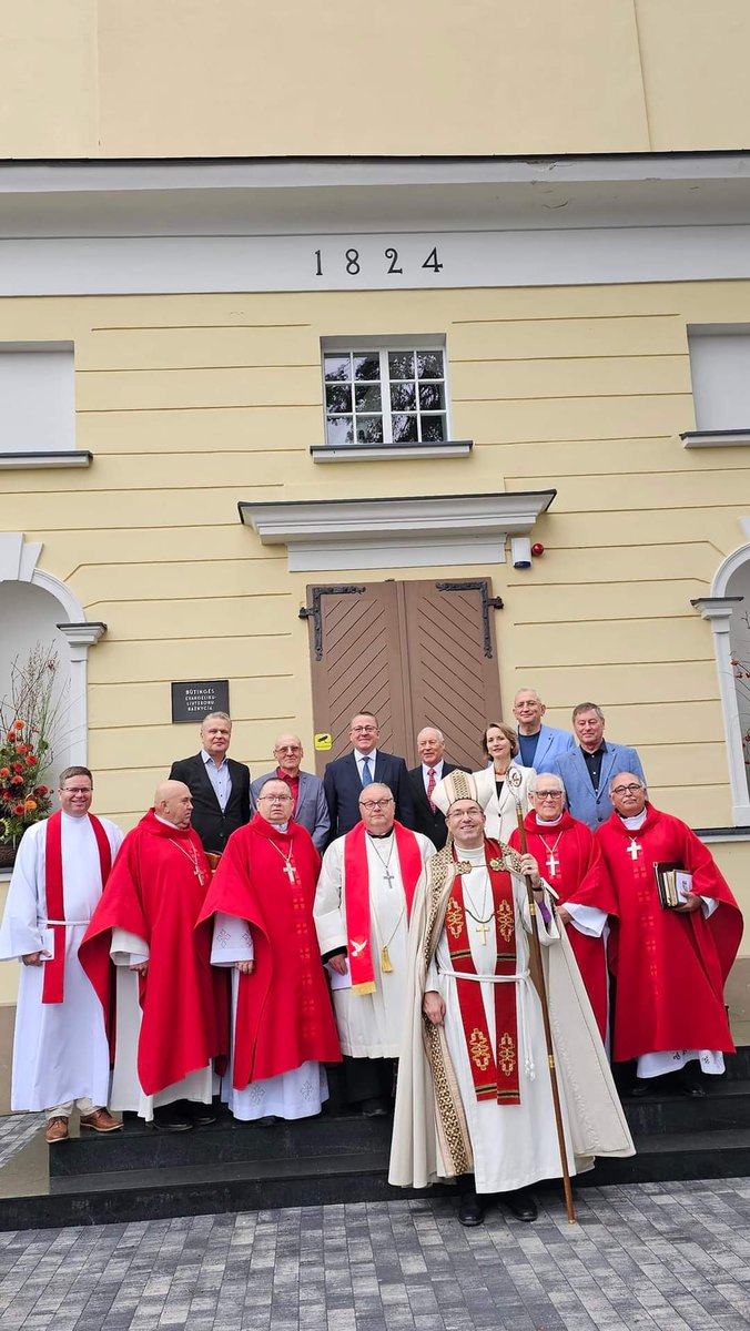 silkalna's tweet photo. Last weekend Būtingė Lutheran church celebrated 200 years. On the Curonian coast the historical Latvian legacy is still alive. Thanks to Bishop @MSabutis and #Palanga mayor Šarūnas Vaitkus. #Rucava choir resplendent. https://t.co/PViXjHL3s8
