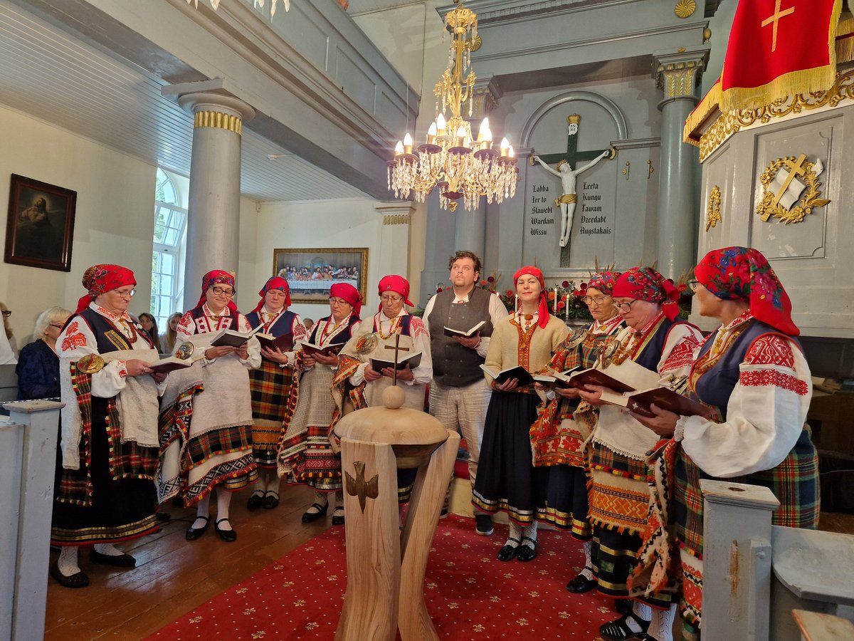 silkalna's tweet photo. Last weekend Būtingė Lutheran church celebrated 200 years. On the Curonian coast the historical Latvian legacy is still alive. Thanks to Bishop @MSabutis and #Palanga mayor Šarūnas Vaitkus. #Rucava choir resplendent. https://t.co/PViXjHL3s8