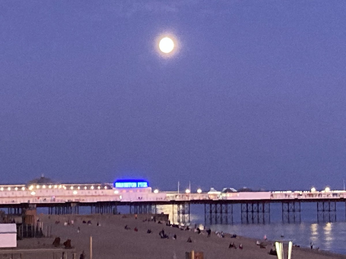 Brighton at sunset ⁦<a href="/LibDems/">Liberal Democrats</a>⁩ conference in #Brighton