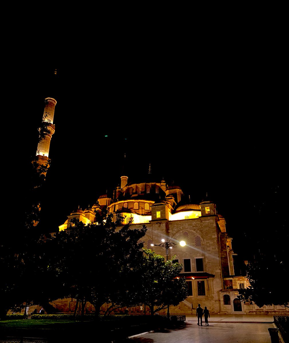 Rahmetinden bir damla yüreğime düşür Ya RAB.