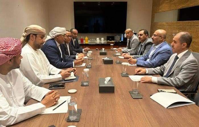 أحيي وأرحب بلقاء الإخوة في المجلس الانتقالي الجنوبي والمكتب السياسي للمقاومة الوطنية وأبارك وأعتز بمثل هذه اللقاءات التي تعزز وحدة الكلمة وتماسك الصف الوطني. 
كل لقاء أو حوار كان محدوداً أو موسعاً هو علامة صحية في جسد الدولة، ومثلما إن الخلافات في الرأي مهما كان حجمها هي ظاهرة