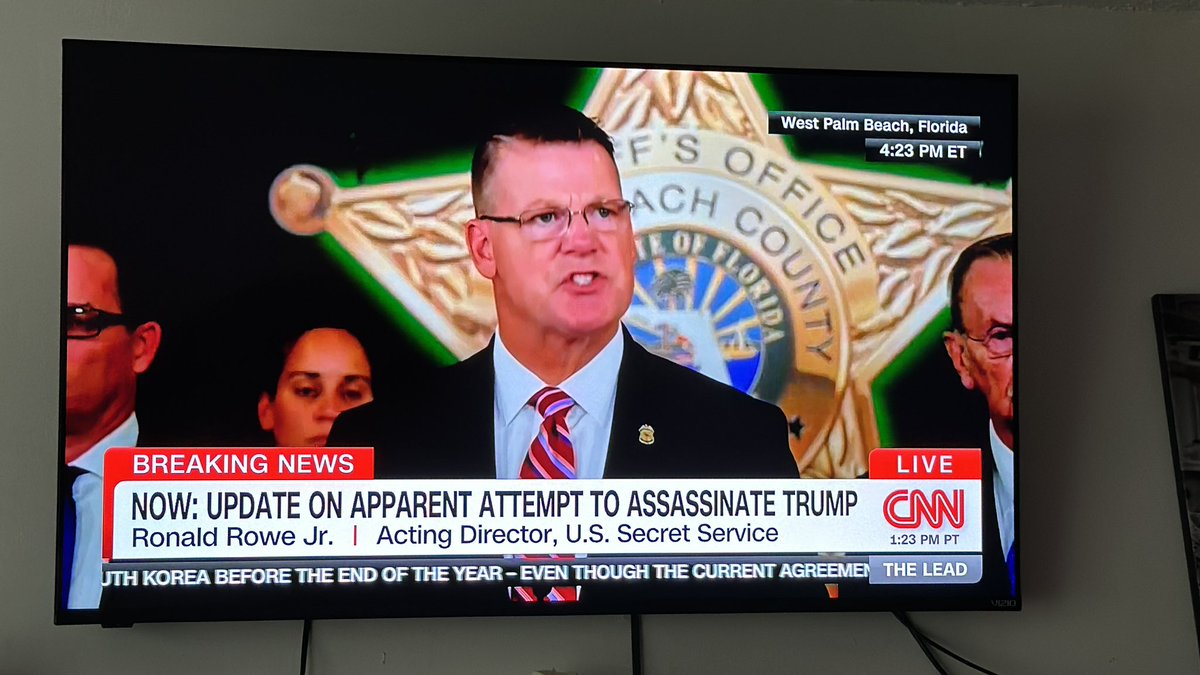 firemanjohn629's tweet photo. 🚨🚨Breaking News 🚨🚨Director Rowe  @SecretService admits PERIMETER OF GOLF COURSE NOT SEARCHED BEFORE @realDonaldTrump played golf! 🚨🚨 #ZeroFailMission FAILS TWICE IN 2 MONTHS!!! 

@RealGeorgeWebb1 https://t.co/F0wOwI8W5F