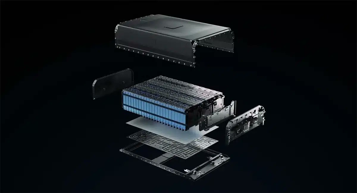 SawyerMerritt's tweet photo. NEWS: Chinese battery maker and Tesla supplier CATL has unveiled a new battery specifically for electric buses. The company says it has an energy density of 175 Wh/kg, a service life of 15 years, and lasts 1.5 million kilometers (930,000 miles).

It also has IP69 waterproof rating, so the battery can handle being underwater for up to 72 hours.

More info: https://t.co/axxr4bDdEF