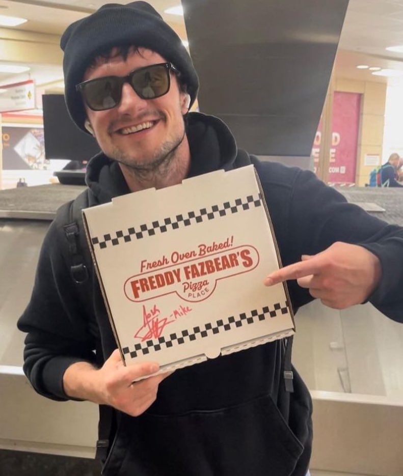 uorplefever's tweet photo. Josh Hutcherson and his little “Mike” signature 😭 https://t.co/iAqtSQGpuR