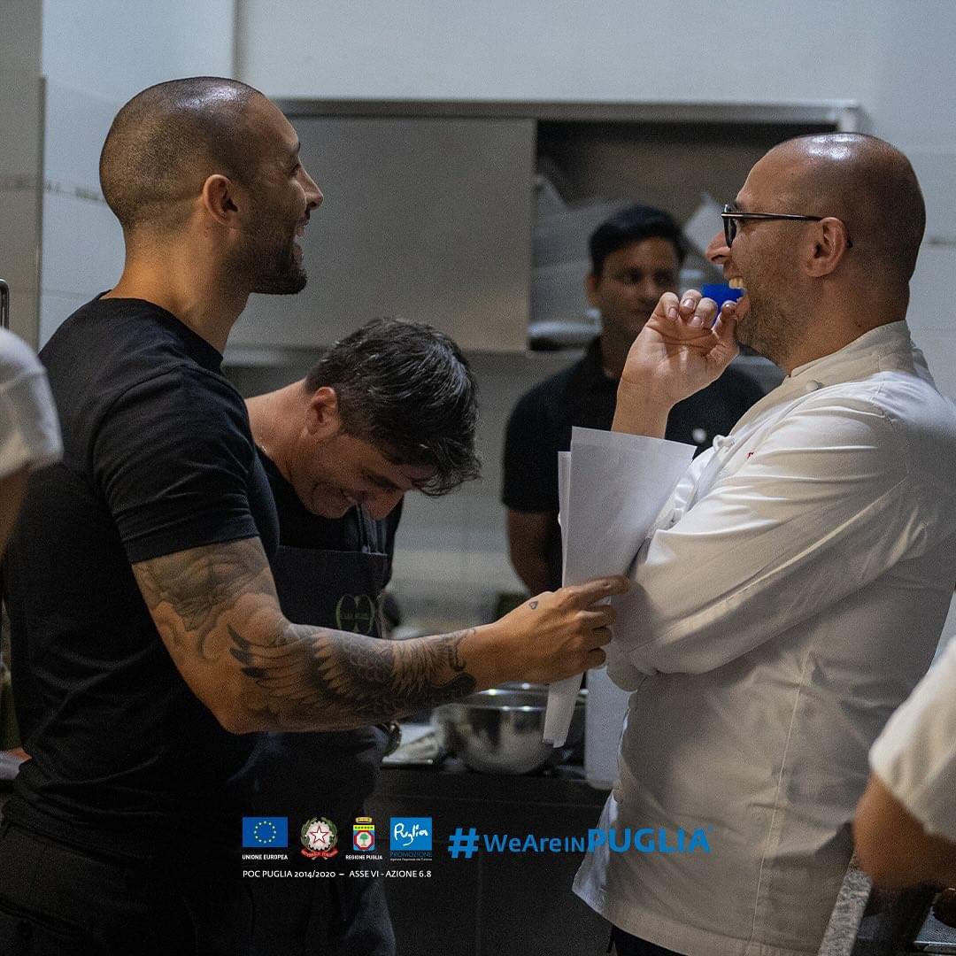 dmocmoc's tweet photo. Para mi recién termina la semana y quien diría que la mejor decisión que podía tomar era renunciar a mi trabajo en Guatemala, llevo 1 mes en Italia y cerramos este finde cocinando junto a chefs con estrella Michelin en una cena especial para 160 personas #BeBros https://t.co/nDaX2QpD0A