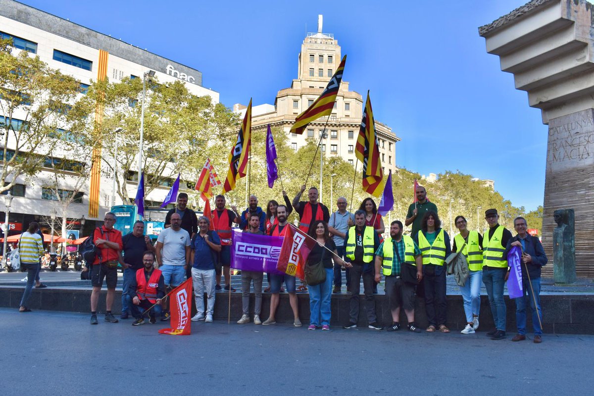 FerroviarisCCOO's tweet photo. El Sector Ferroviari de Catalunya recolzant les reivindicacions dels companys i companyes de @CCOO_FGC . https://t.co/p2bfvMspKf