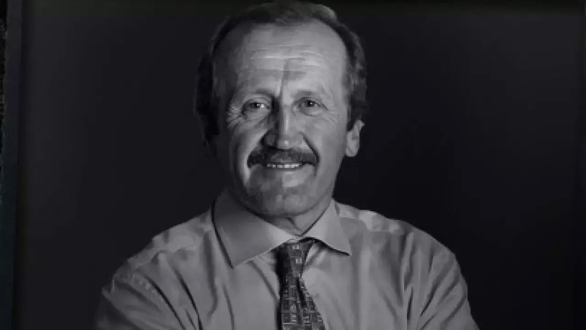 Ahmet Çakır’ın vefatını öğrendim ve çok üzüldüm. Doğru bildiğini yazan ve ahlaki değerleri öne koyan bir gazeteci büyüğümüzdü. İyi bir Galatasaraylıydı. Bu hafta çok sayıda iyi insan kaybettik. Hepsine Allah rahmet eylesin