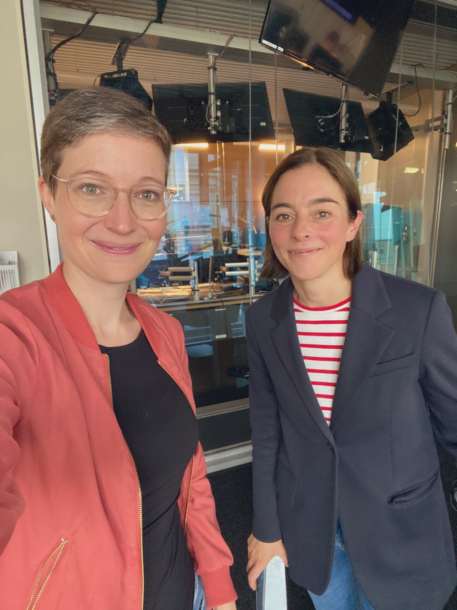 Jana Münkel (@jana_klaro) on Twitter photo Das war hörenswert heute im <a href="/dlfkultur/">Deutschlandfunk Kultur</a> mit <a href="/annakatrein/">Anna Sauerbrey</a>: Frische Eindrücke aus Kiew, ein Blick in die USA, aufs Hochwasser und auf Scholz‘ „Migrationsmission“ mit Einordnungen von <a href="/stephandetjen/">Stephan Detjen</a> aus Kasachstan.
Vielen Dank für den Besuch, Anna Sauerbrey! open.spotify.com/episode/0IlabU… Das war hörenswert heute im <a href="/dlfkultur/">Deutschlandfunk Kultur</a> mit <a href="/annakatrein/">Anna Sauerbrey</a>: Frische Eindrücke aus Kiew, ein Blick in die USA, aufs Hochwasser und auf Scholz‘ „Migrationsmission“ mit Einordnungen von <a href="/stephandetjen/">Stephan Detjen</a> aus Kasachstan.
Vielen Dank für den Besuch, Anna Sauerbrey! open.spotify.com/episode/0IlabU…