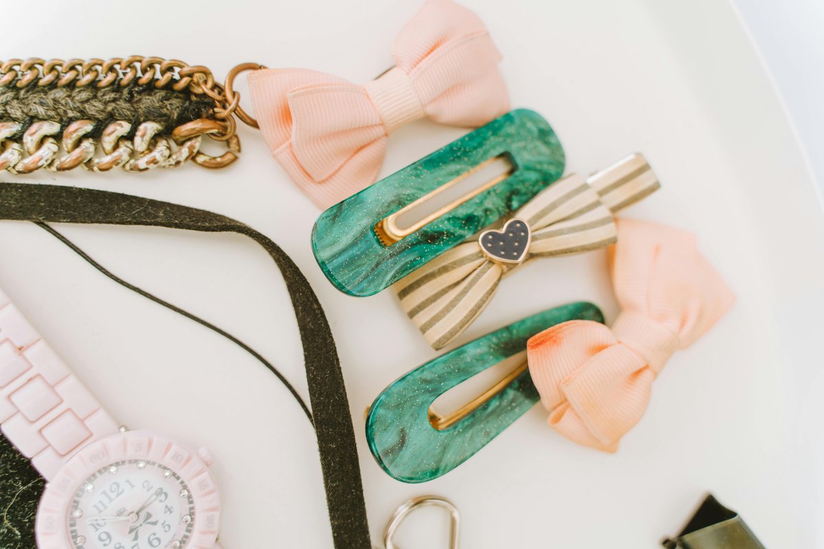PureGlowHair's tweet photo. Hair Chains: Elevate your style with a touch of boho chic. Hair chains can be woven into braids or draped over loose waves for a stunning, ethereal appearance. 

Which accessory are you most excited to try? Comment below!💬✨ #FashionTrends #HairAccessories #StyleGuide https://t.co/ghrpoDc5Gh