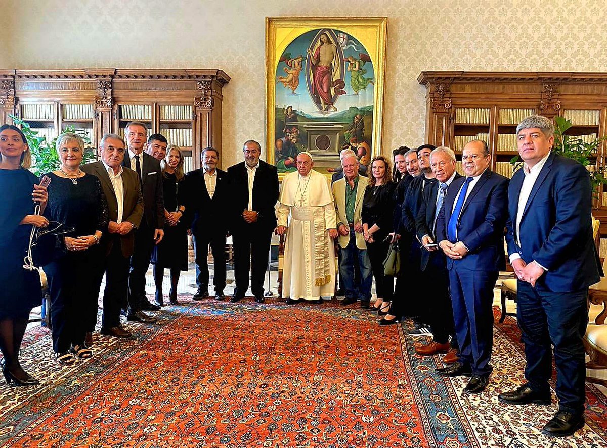 Es impresionante la impunidad que tiene Bergoglio para bendecir delincuentes desde el máximo pedestal religioso del mundo solo porque un día se volvió Papa. Se trata de un ejemplo extraordinario del principio que reza que todo en Argentina es una joda.
