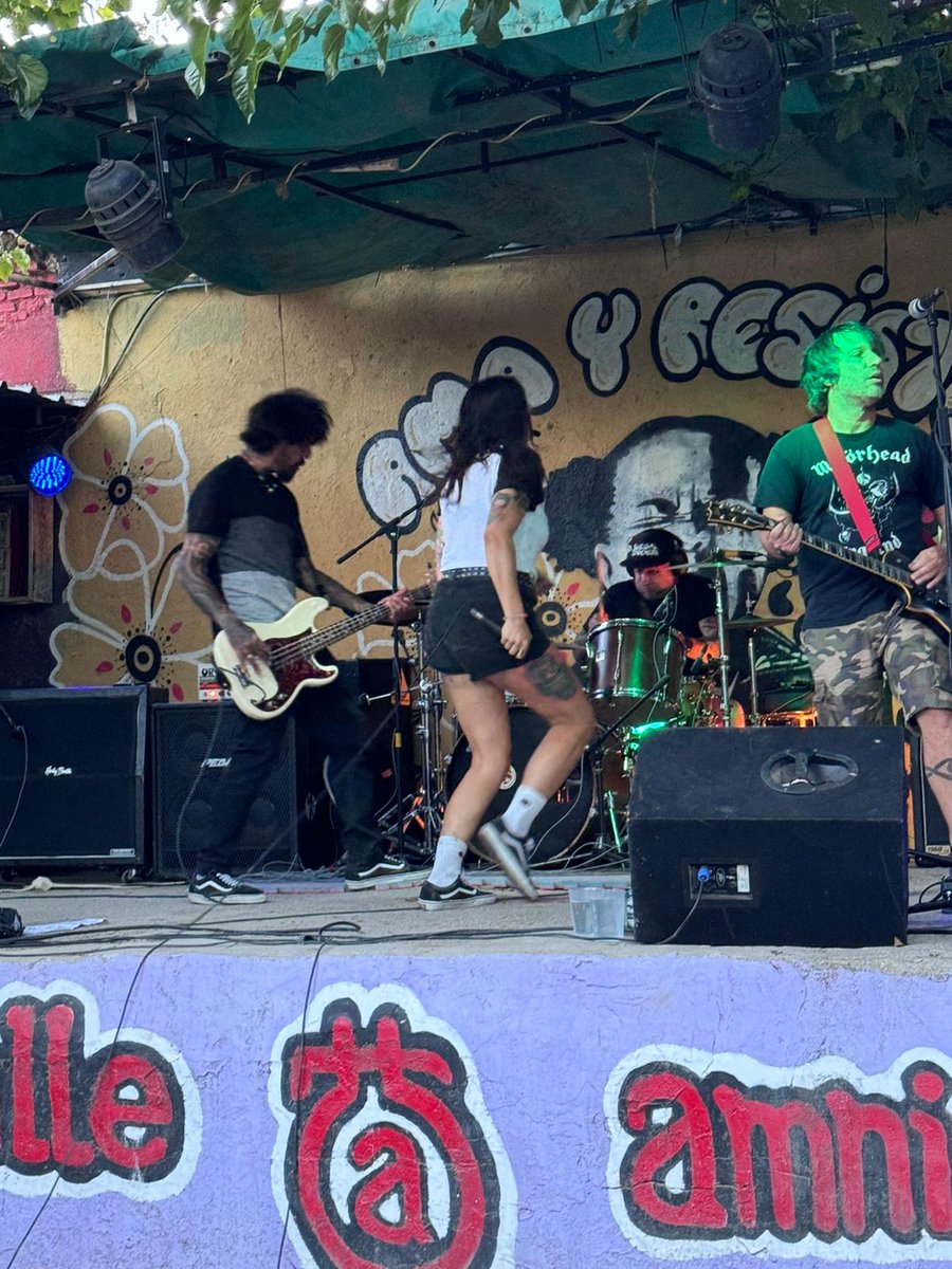 El de Power Trip de la izquierda y yo vestimos igual 🤩