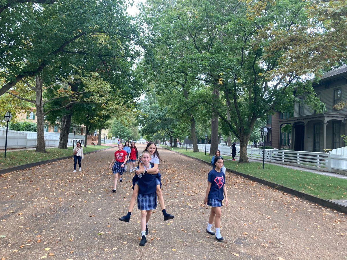 StEdwardChi's tweet photo. Our 7th and 8th graders visited Springfield on Friday to learn about Illinois history and government.  The students visited all things Lincoln and the State Capitol building.  It was a fantastic field trip with lots of learning and memories! https://t.co/iia7dUuQwS