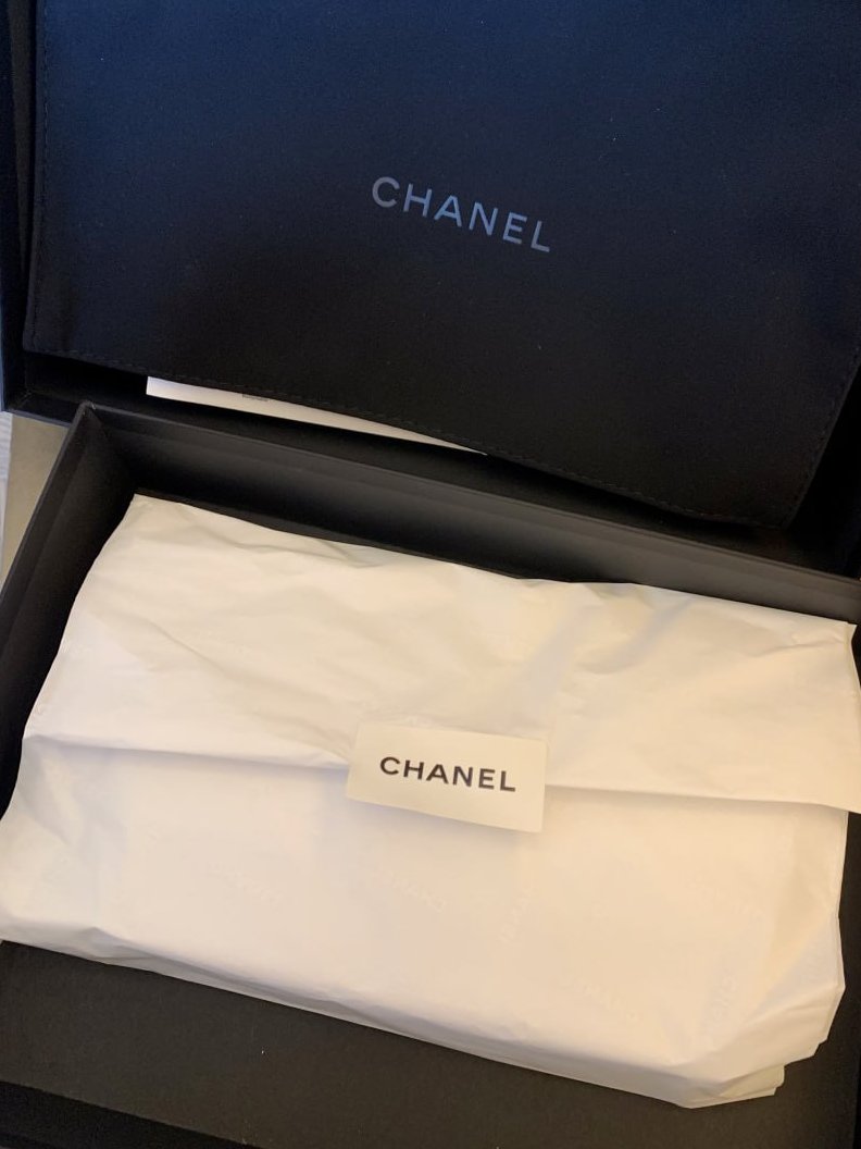 Wisavdong's tweet photo. While out shopping, my friend gave me a wallet as a gift when my birthday was still far away. I thank her very much, my best friend
#shopping #MyBirthday #mybestfriend https://t.co/84OTpsP7SI