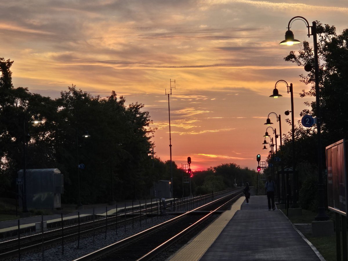 하루의 시작이 고운 만큼
오늘도 온전히 평안하길

해피 추석 💕