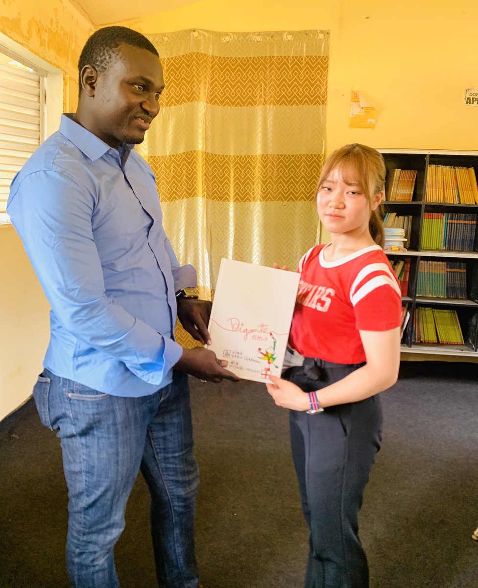 🇸🇳Seance de travail avec la DEE direction de l’Enseignement élémentaire.
Un Livre en wolof “Diganté “ est Ecrit par une japonaise de 16 ans du nom de Midori HIGUCHI.🇯🇵