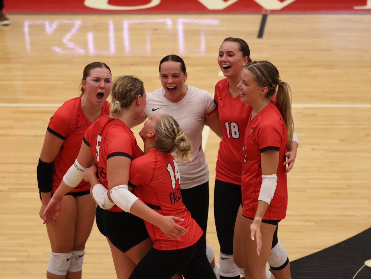 THIS WEEK in 𝕋𝕙𝕖 ℕ𝕖𝕤𝕥 👀

🏐 WIAC opener 🆚 UW-La Crosse, Wednesday - 7 PM
🏈 Home opener 🆚 Greenville, Saturday - 1 PM

#FFT