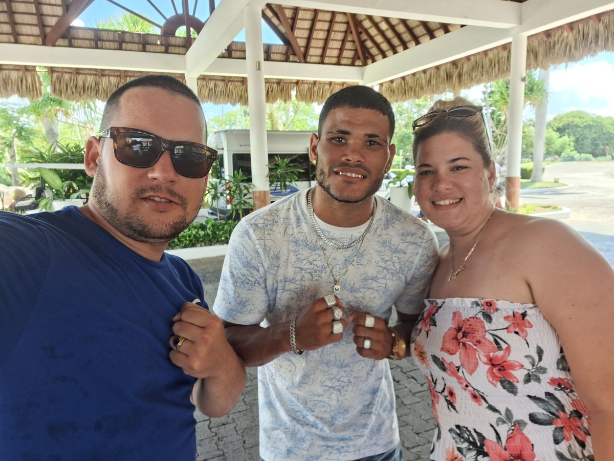 Con el campeón de boxeo 🥊🇨🇺🥇Erislandy Alvarez #Deportes #somoscuba