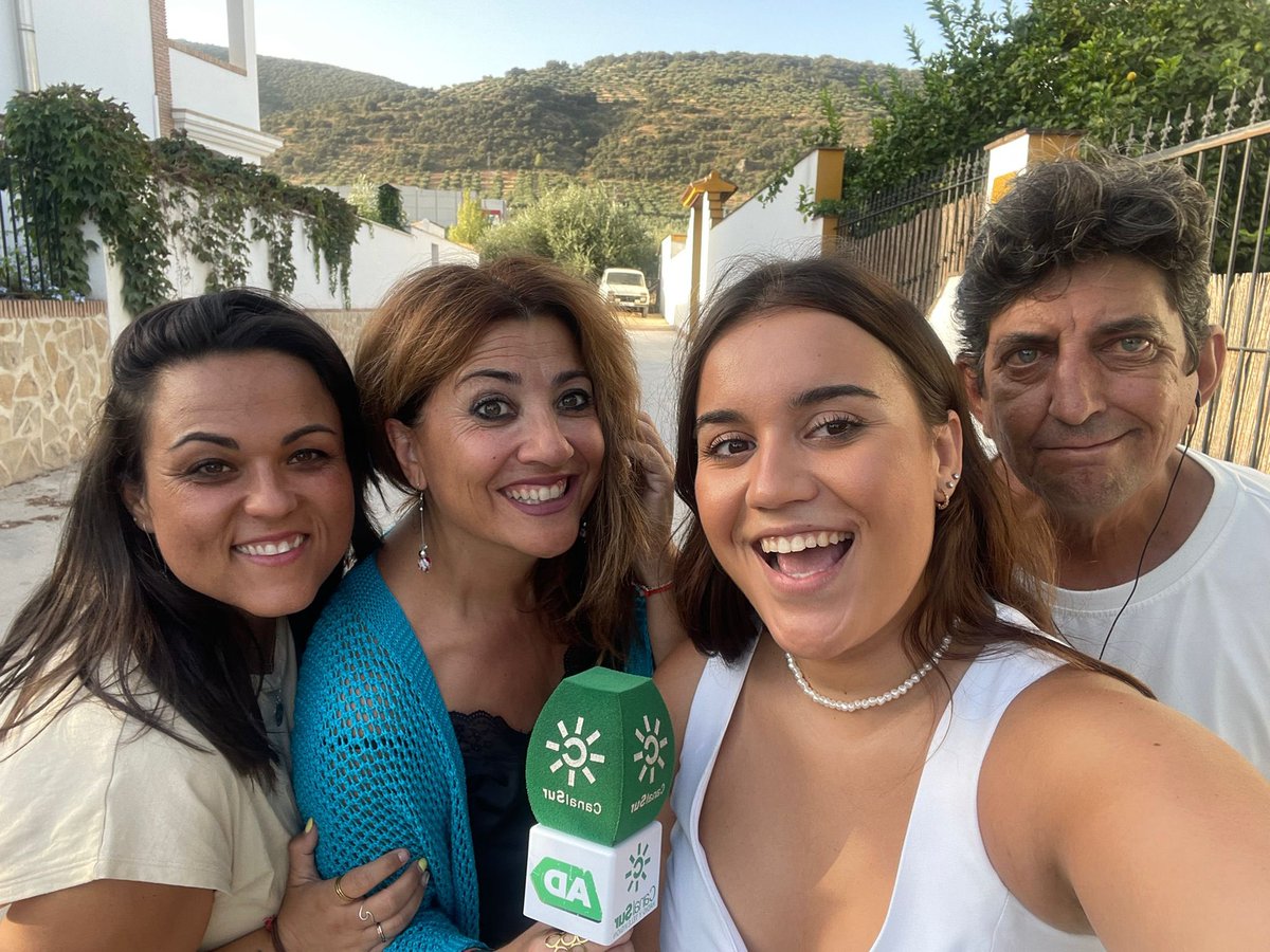Alba hizo realidad el sueño de sus abuelos y hoy está con nosotros en las calles…bonito no??? <a href="/adirecto/">Andalucía Directo ❎</a> <a href="/LidiaLopezL/">Lidia Lopez</a> #Sorpresas #DosMesesDespués