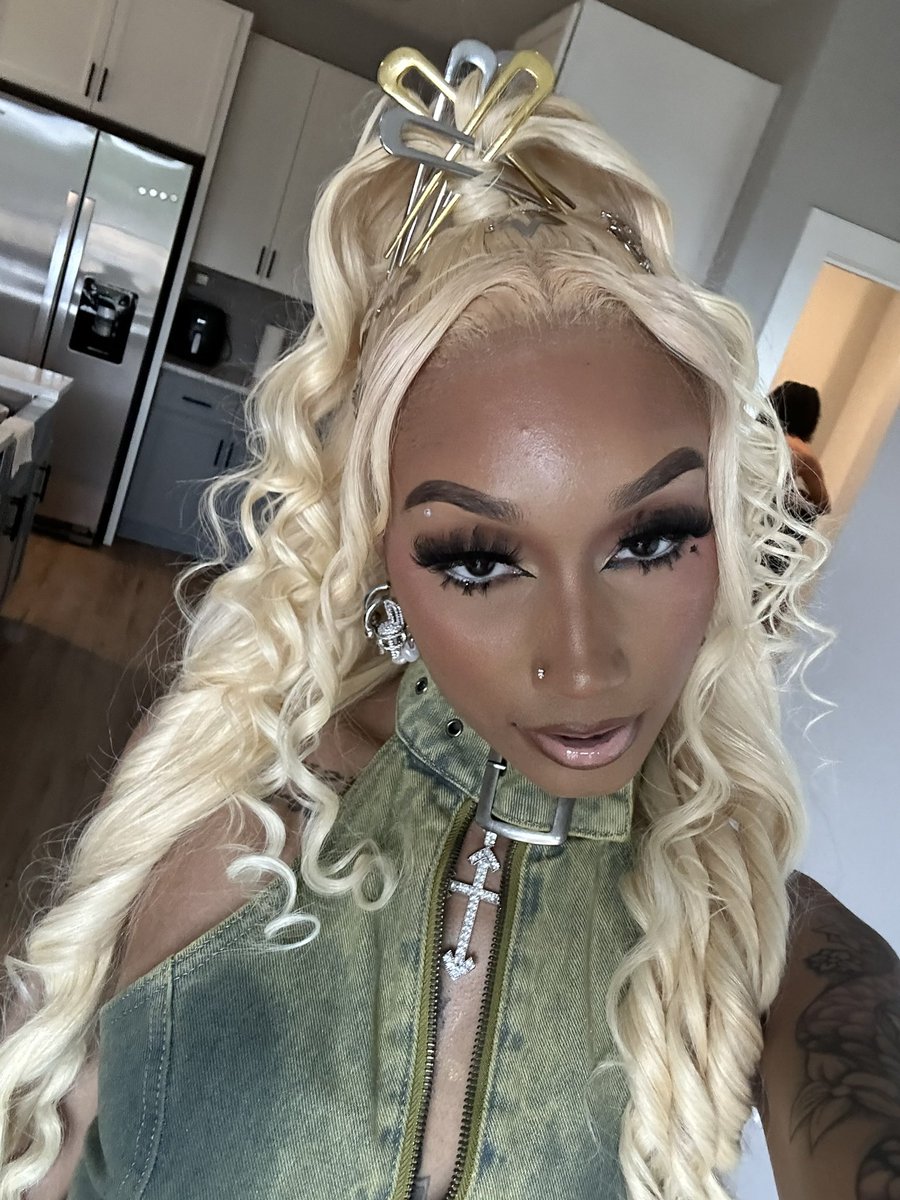 NyMoneyyy's tweet photo. bad in REAL life 🤭 https://t.co/XmdxQSscYF