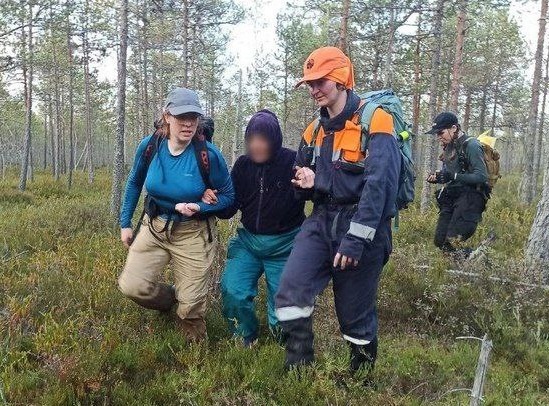 В Ленинградской области в лесу нашли потерявшуюся 7 сентября пенсионерку

Пенсионерка заблудилась в Гдовском районе Псковской области. За девять дней 73-летняя Тамара Сергеевна по лесам и болотам добралась почти до Петербурга.

petrogazeta.ru/material/2024/…