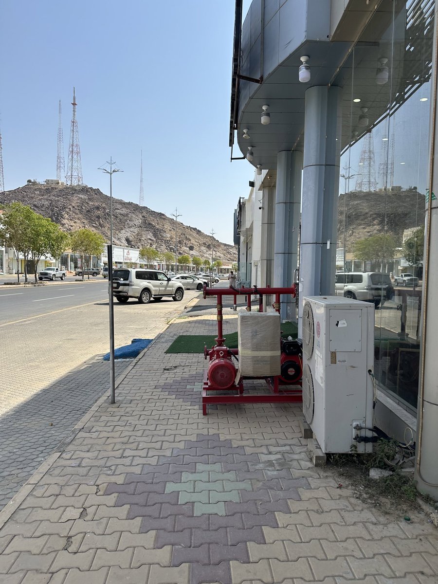 engalihamad's tweet photo. @fouadurbanist هذا ما تم ​في مدينة نجران  @NajranMunicipal @NajranToday 
منذ اسابيع  , لطالما غاب عن الامانة ارصفة المشاه  @QOQO2012  والتي هي اللبنه الاولى للانسنه والتي تتكأ عليها الخطط المستقبلية 
الصوره ادناه ​في اهم طريق ​في مدينة نجران https://t.co/lb1J3M6x50