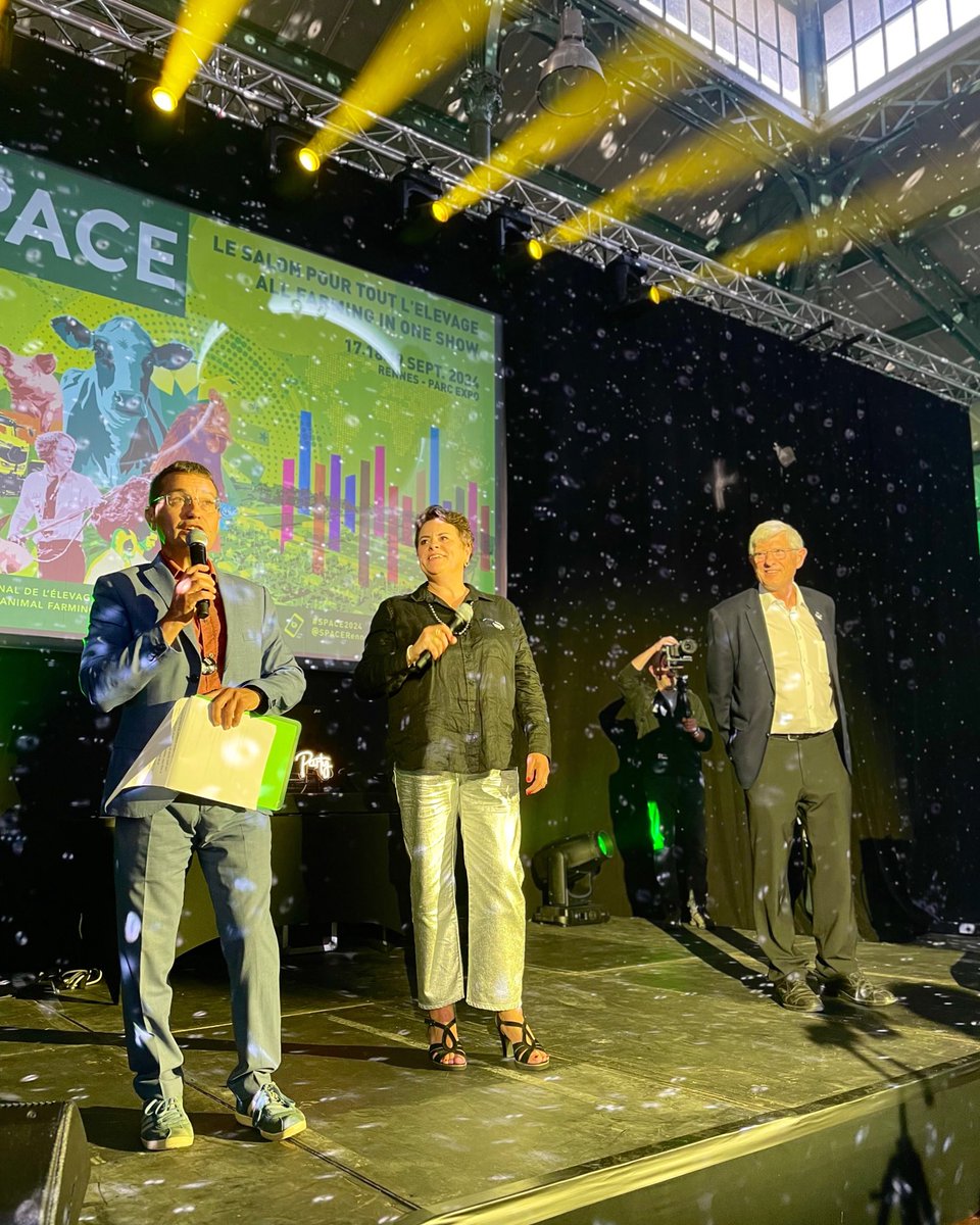 📸 🪩 En direct du before SPACE ! Notre équipe a travaillé avec passion pour vous offrir un événement inoubliable, riche en découvertes. 🌾🌍 Un grand merci à chacun pour son dévouement ! Rendez-vous demain pour explorer ensemble l'avenir du monde agricole ! 🚜 #SPACE