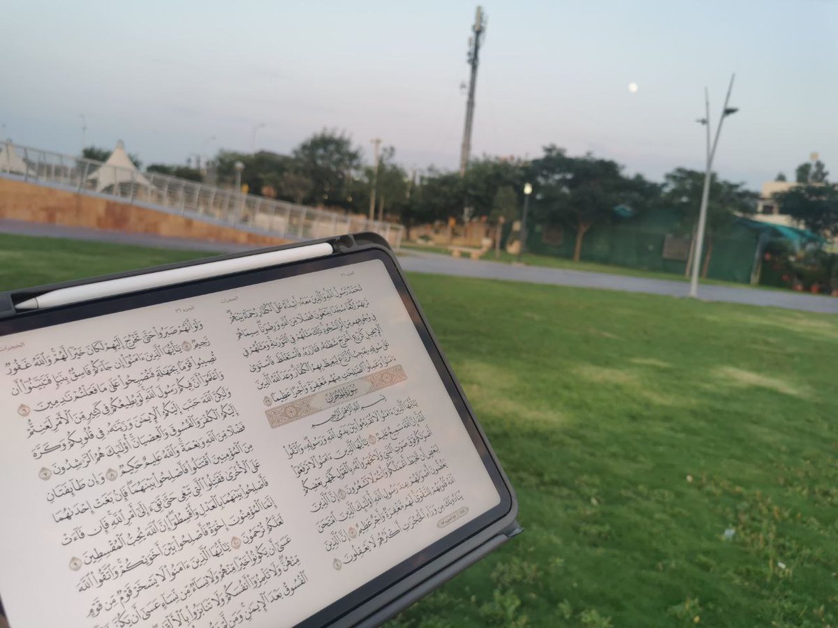 Maysoonn21's tweet photo. قوله تعالى: "..لو يطيعكم في كثير من الأمر لعنتم..." 
(سعيد الخدري): "هذا نبيكم يوحى اليه وخيار امتكم لو اطاعهم في كثير من الامر لعنتوا، فكيف بكم اليوم؟!"
وقال قتادة: انتم والله اسخف رأيا واطيش عقولا
#منارة_الوحي #المسابقة_الكبرى #فريق_رباط https://t.co/flTRkksse0