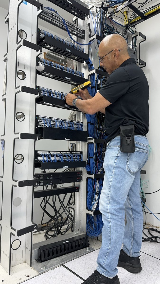 Efficient Network Management Starts with Cable Tracing!

Benefits of cable tracing:
1. Minimized Downtime
2. Boosted Security
3. Compliance &amp; Documentation
4. Preventative Maintenance
5. Cost Savings

Big thanks to our team for keeping our clients' networks in top shape!