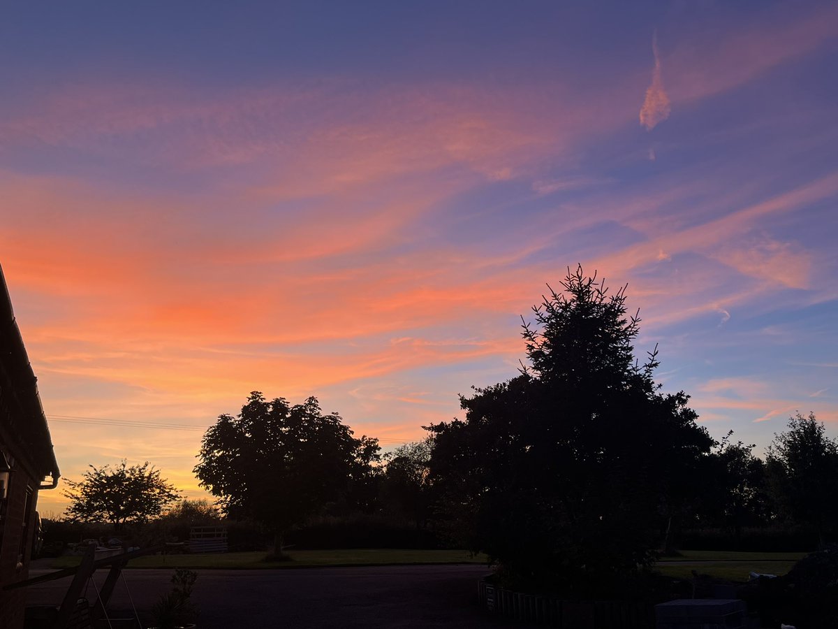 Beautiful <a href="/StaffsSkies/">Staffordshire Skies</a>