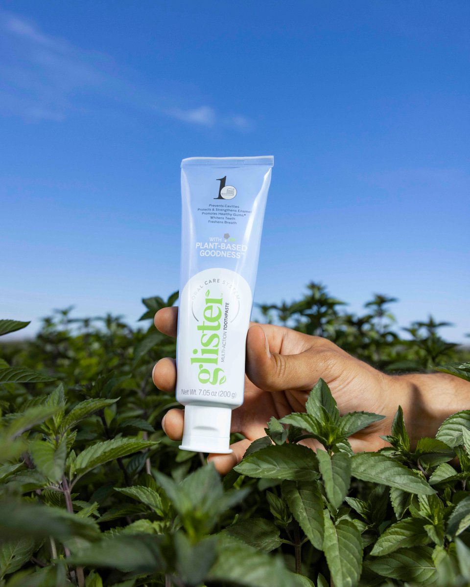Amway's tweet photo. Did you know that all #GlisterOralCare products are formulated with plant-based ingredients like aloe, mint, and peppermint for an energizing experience you can feel from your mouth to your toes ✨🦷✨ 

#Glister #Amway #AmwayLife #FromOurFarms https://t.co/VpAouwjqqy