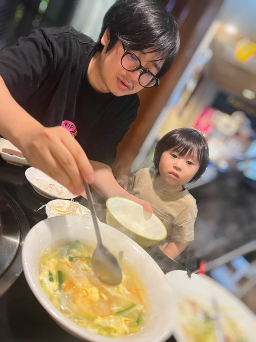 #SSSRUST  配信しようと思ってたんだけど寝かしつけで一緒に寝落ちしてしまった🥺💦インしたら野晒しのマイカーが崩壊しかかってたので簡易的なガレージを作りました！次はマイカーで遠征したいなあ〜 https://t<a href="/tag/sssrust"class="tags">#SSSRUST</a>