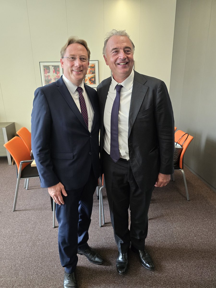 ludovic_pouille's tweet photo. Très heureux d'avoir retrouvé Olivier Chiabodo, Président de #TheExplorers, entreprise française leader dans la production d'images et vidéos en ultra haute définition 8K, mises au service de la valorisation du patrimoine naturel et culturel mondial.
Une belle pépite des #ICC 🇨🇵! https://t.co/2qgYVNwBnP