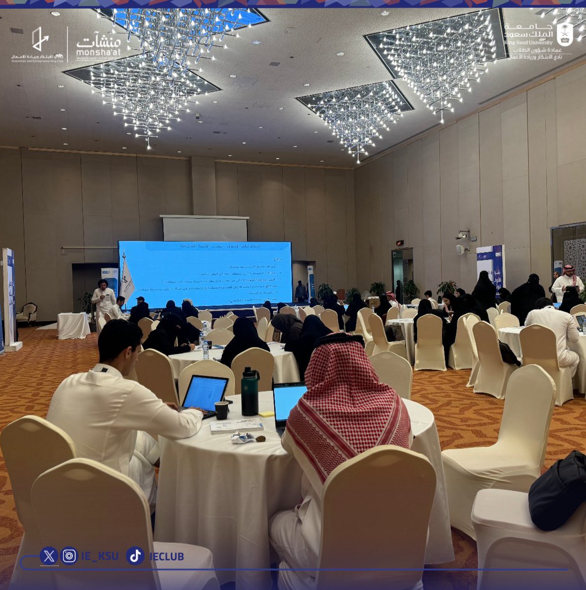 IE_KSU's tweet photo. مقتطفـات اليـوم الثانـي من #المعسكر_الريادي 

أُتيـحت الفرصة للقيـام بإنشـاء و تطويـر  النموذج التجاري لـروّاد الأفكـار الطموحة ،كما أنهم جَـاهدوا بـجدارة على نمو مشاريعهم الريـاديّة وتحديد مصـادر إيراداتهـم السنويّة بكافة التصـديات ↗️🚀.. https://t.co/D3WVKviDTq