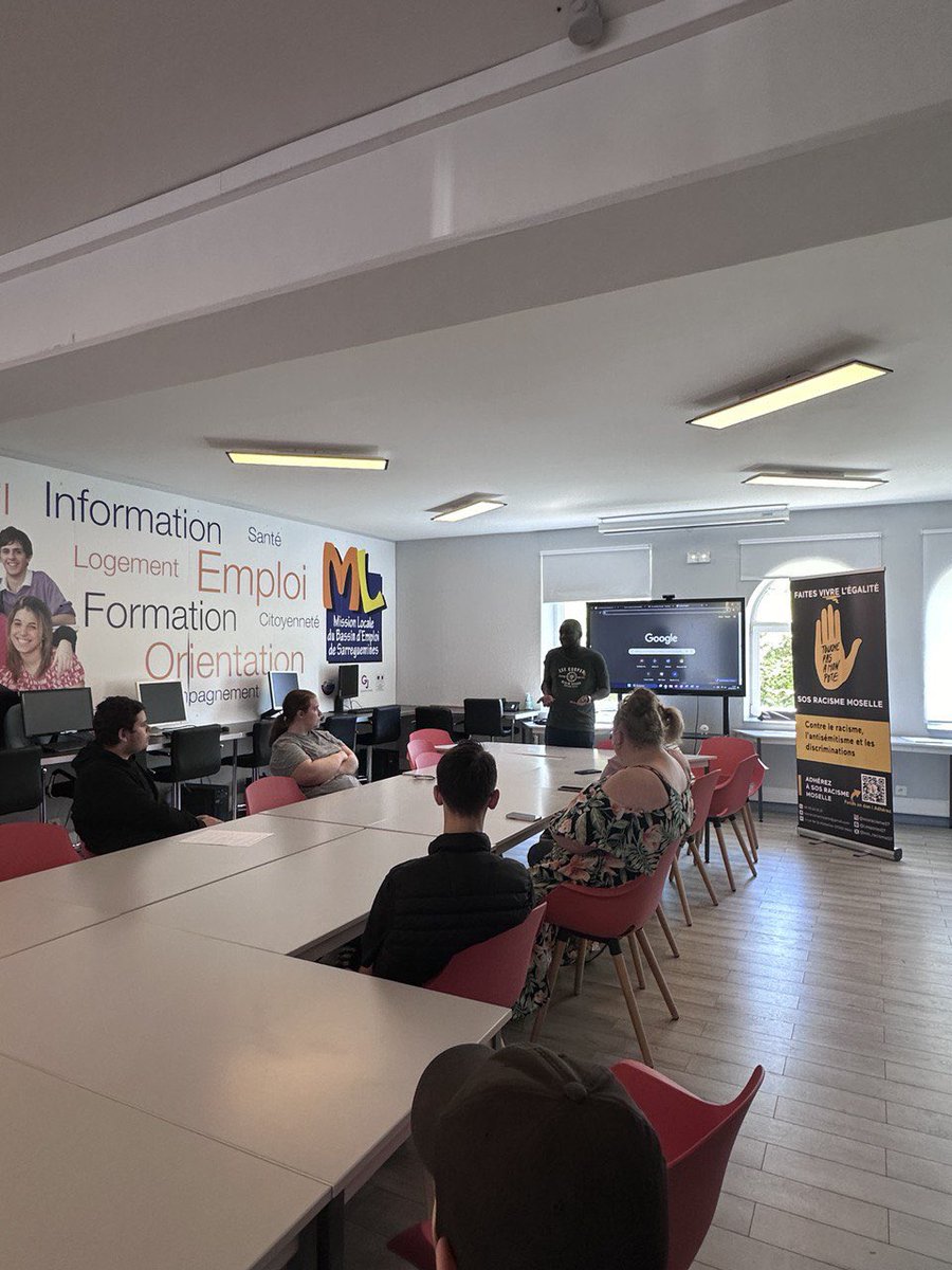 ✨ Plaisir renouvelé d’une intervention SOS Racisme Moselle, à la mission locale de Sarreguemines. 
💪 Notre combat contre le racisme, l’antisémitisme et les discriminations se poursuit, nourrit par l’intérêt des jeunes auprès desquels nous avons la joie d’intervenir !