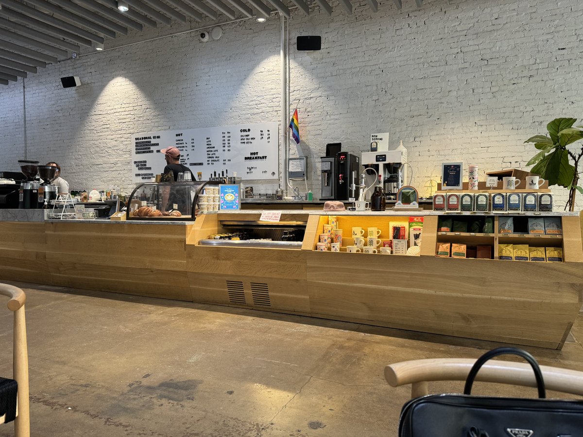 Kenshino's tweet image. Getting some really nice offer here but can anyone at #WCUS tell me why a coffee place has security guard?