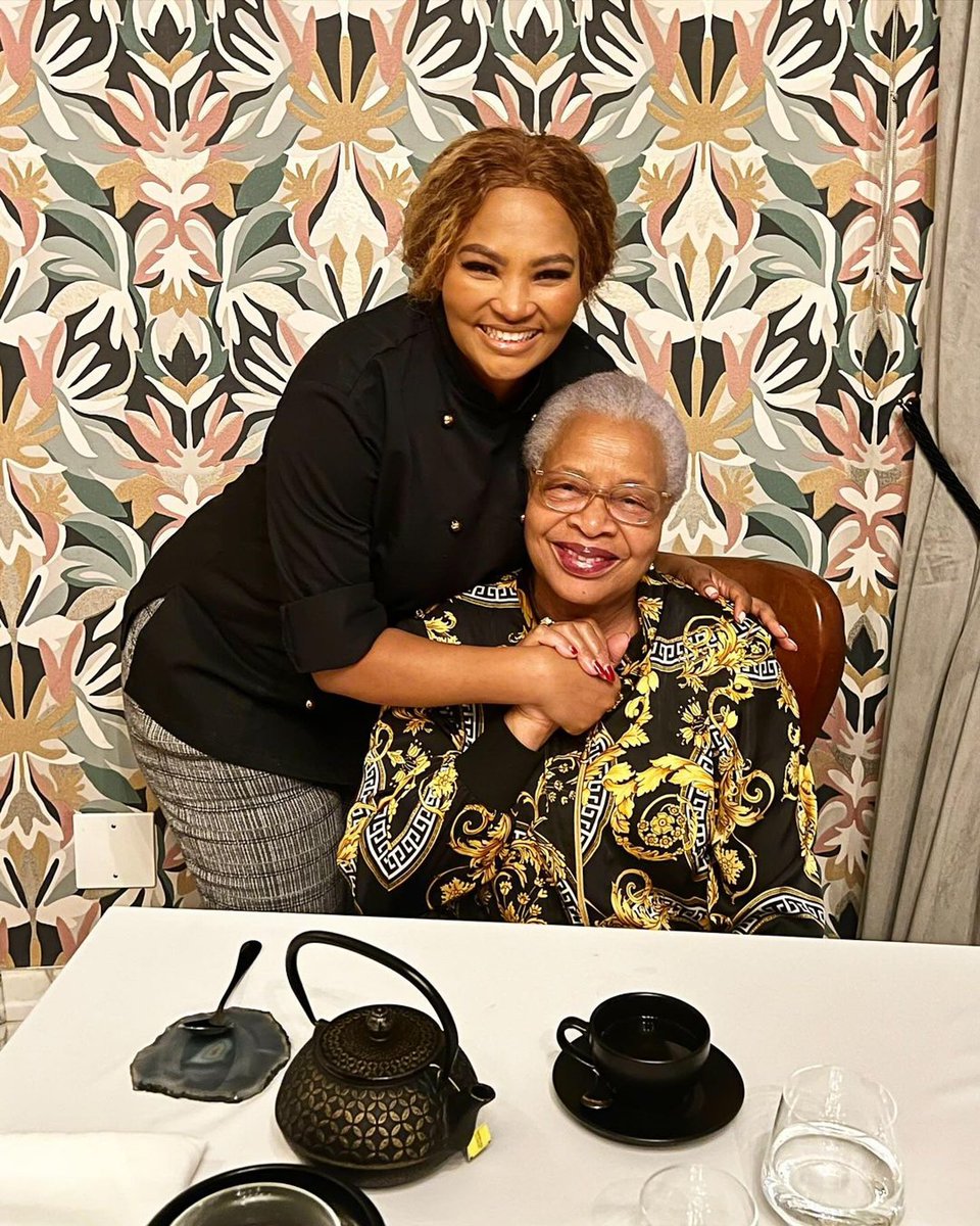 SibaMtongana's tweet image. Late post… Shoo! Never in my wildest dreams did I imagine welcoming some of the most powerful, globally iconic, and influential women, all at once, into my own restaurant at the V&amp;amp;A Waterfront.

It was not just a meal—it was a moment of history, a celebration of strength and…