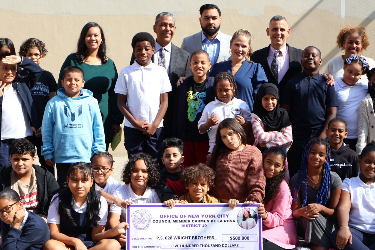 CnDelarosa's tweet image. The best mornings are spent in schools! Thank you @RepEspaillat for collaborating with us to bring a $1.5M soccer field to @PS28Library 
Education is a wholistic experience, and the students learned about civic engagement through their advocacy for this project.