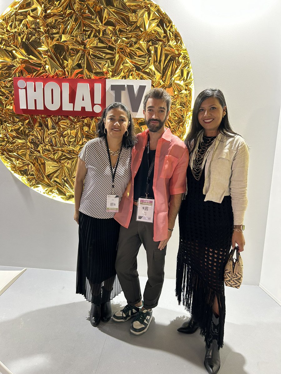 paminagonzalez's tweet image. 👠La 80ª edición de la @MBFWMadrid tuvo lugar en @IFEMA del 12-16 de septiembre

Un gusto compartir con mi amigo @pabloerroz y Guadalupe de @hola, la #modaespañola

@MercedesBenz trajo uno de sus míticos descapotables SL, contemporáneo de la 1ª edición de la #MBFWMadrid, en 1985