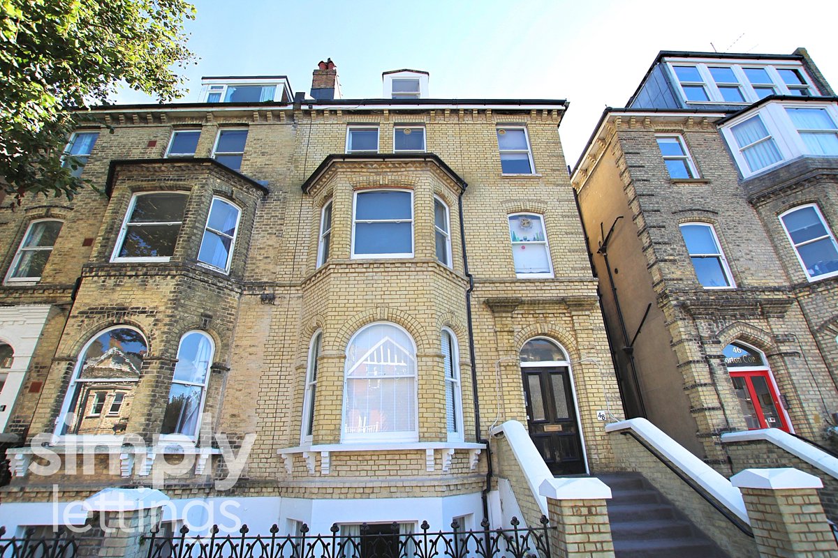 simplylett's tweet photo. #ToLet A modern studio #Flat in central #Hove - £950pcm! VIDEO TOUR: https://t.co/pmP5EEocm2 PROPERTY DETAILS: https://t.co/iOTylgnFwx Call 01273 729 000 to view! #Lettings #Property #Brighton #SimplyLettings https://t.co/GGv5q4WZkp