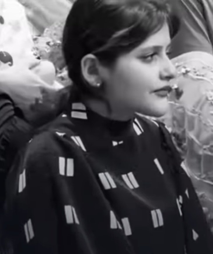 مطمئن باش که مهرت نرود از دل ما
مگر آن روز که در خاک شود منزل ما

#مهسا_امينی‌‌