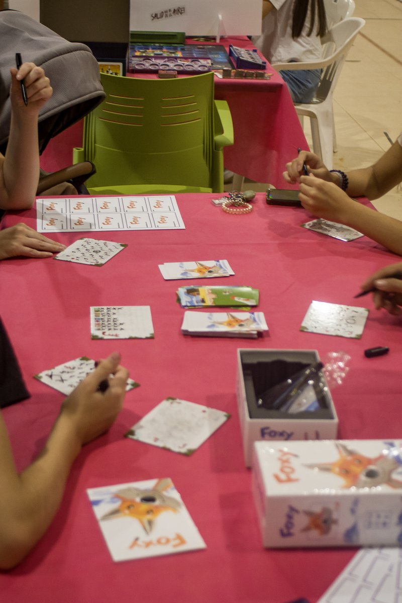 puertadehades's tweet photo. En más de una ocasión, la gente más joven puso en apuros al resto de la mesa (llena de jugones de pro) jugando a este  Foxy. ¡Hay que ejercitar más la memoria!y si es divirtiéndonos con juegos como este, pues mejor. https://t.co/yxfoOhujvB