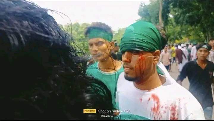 AhmedMrsalam's tweet photo. বাংলাদেশের মাটিতে নবী প্রেমিকর আজ রক্তাক্ত 😭
#Bangladesh #everyone #IslamIs https://t.co/Bfu8NN9qbK