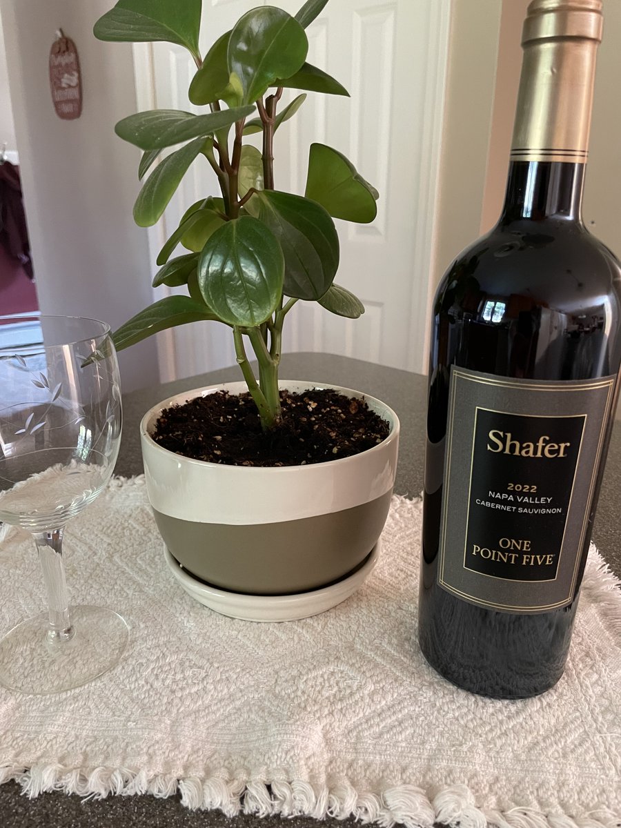 Red wine of the week: Shafer 2022 "One Point Five" Cabernet Sauvignon, CA. Deep purple color with blackberry and boysenberry flavors that glide over the palate with a polished structure. Spice and bay leave add to the lush, generous and fruit-filled finish. @alvuona,@wicndotorg