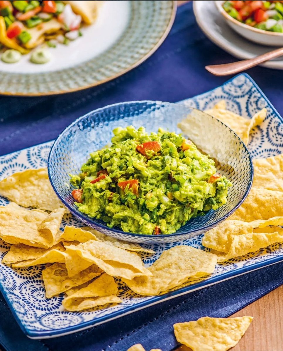 Try a perfect guacamole by <a href="/ChefClaudiaS/">Claudia Sandoval</a> for #NationalGuacamoleDay Any tips or must-haves for this popular dish <a href="/_cheese_lovers/">Cheese Lovers</a>
<a href="/johnharlow20/">JHNFFC 🌳🔴⚪️</a> <a href="/thebakingnanna1/">The Baking Nanna</a> <a href="/Rob_C_Allen/">Robert Allen</a>
app.ckbk.com/recipe/clau294… 🥑