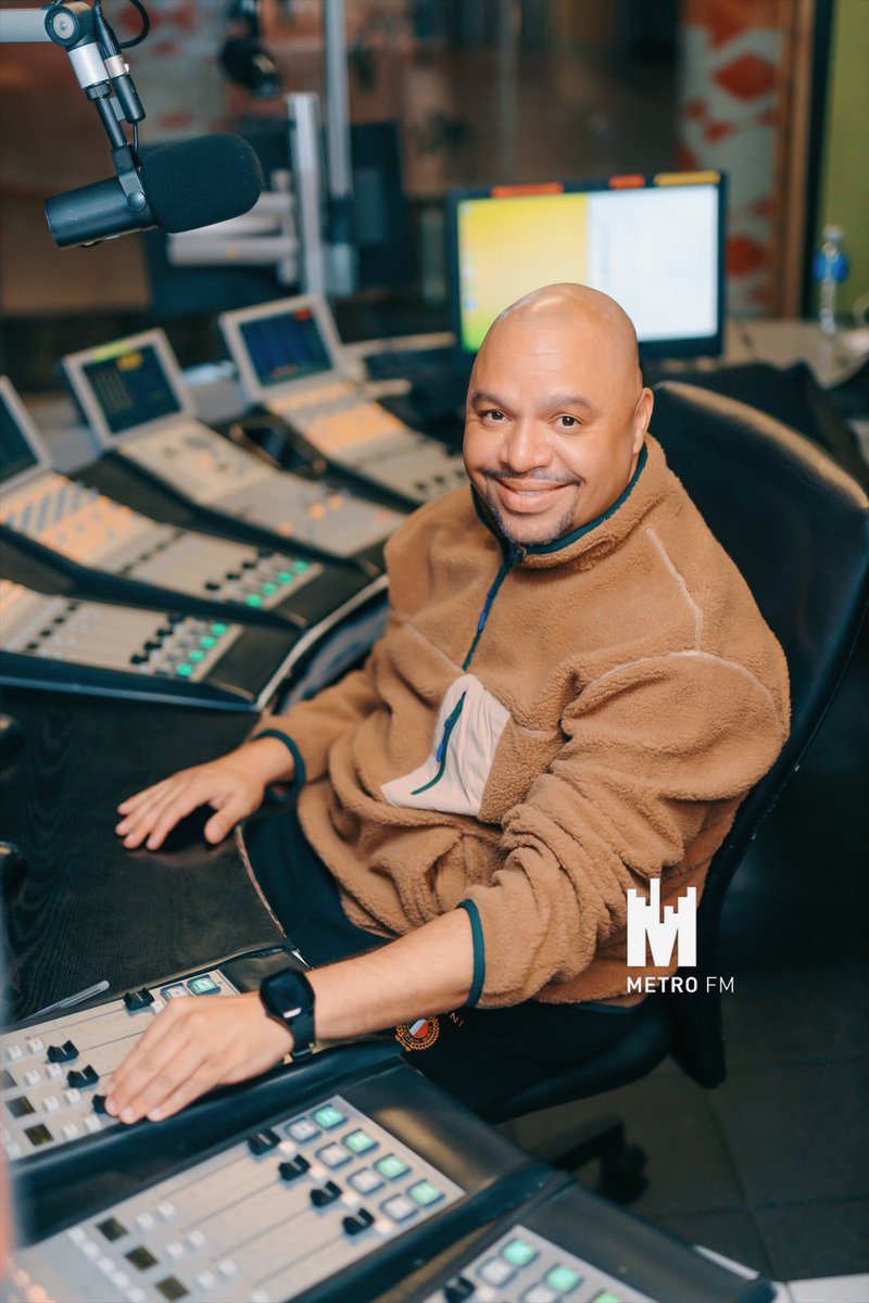 METROFMSA's tweet photo. Life and Music with @PaulMtirara | Monday - Thursday 21:00 - 00:00 

📲: 060 552 7303
☎️: 086 000 2160 https://t.co/a7znP4RRyn