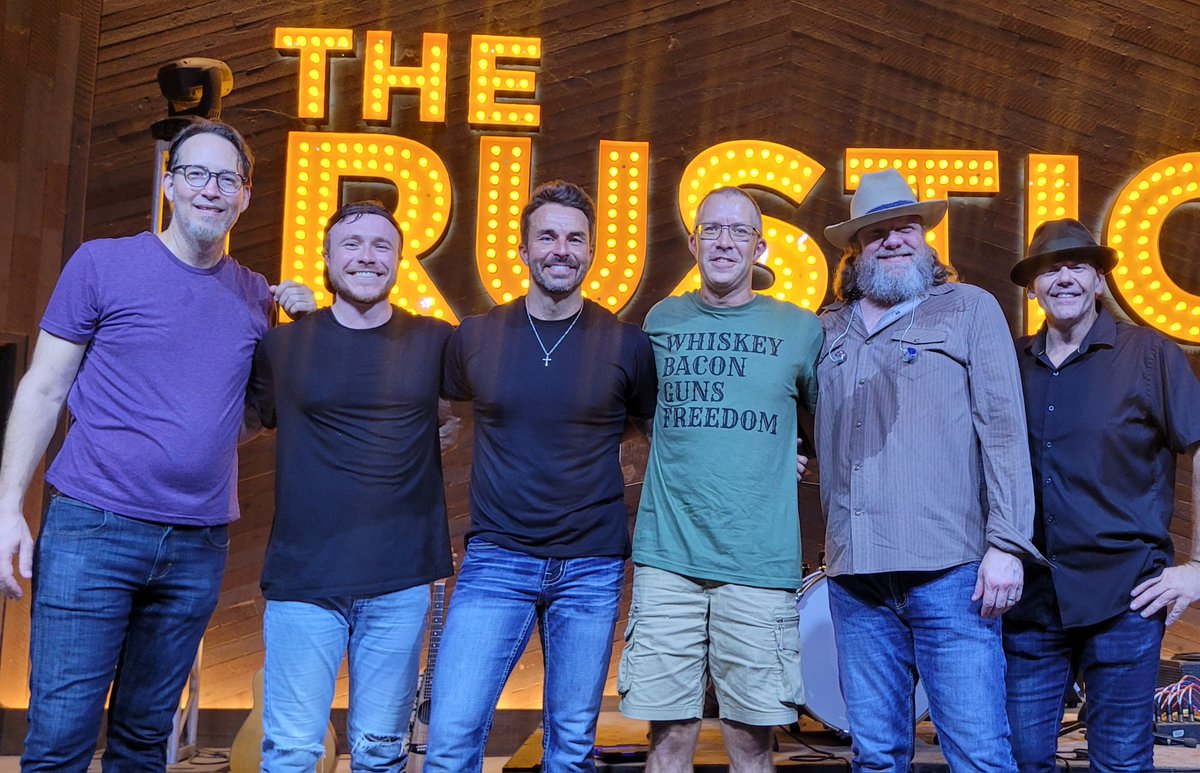 ScottMoseman's tweet photo. @garykylemusic πΆ
#TheRustic #Houston https://t.co/hjltwRGZYD