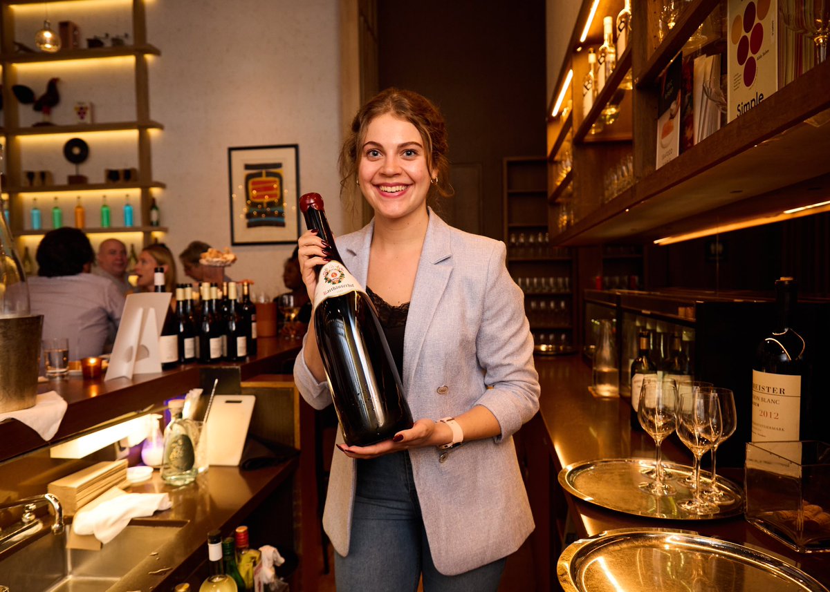 sohmbar's tweet image. 10 years, countless bottles, and a whole lot of fun later... we’re still pouring and loving every minute of it! 🎉 Thank you to everyone who’s been part of this crazy ride—our team, our guests, and of course, the wine! Cheers to the next 10 (and 10 more after that)!