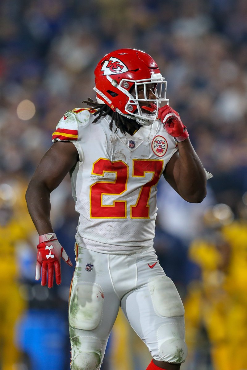 AdamSchefter's tweet photo. With RB Isiah Pacheco expected to be sidelined 6-8 weeks, the Chiefs are bringing their former RB Kareem Hunt back to Kansas City for a Tuesday visit, per league sources. Hunt could help fill the Chiefs’ running back void. https://t.co/2NBZwJAthq