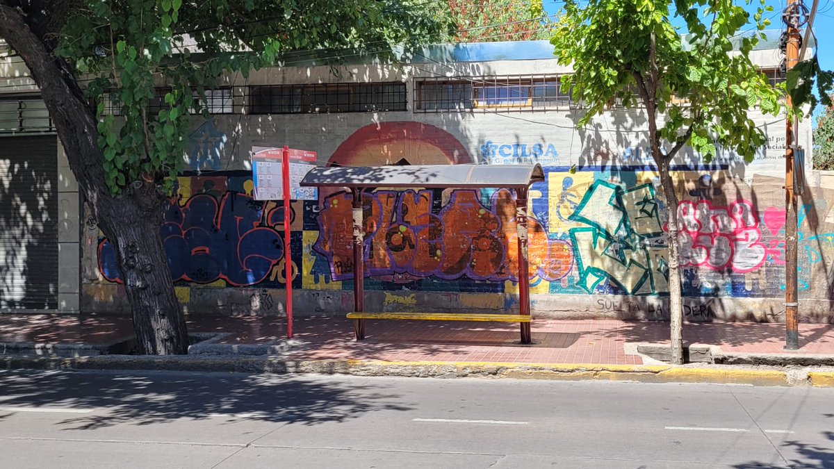 PauMonteagudo's tweet photo. Esta parada de micro https://t.co/smc0v1valz