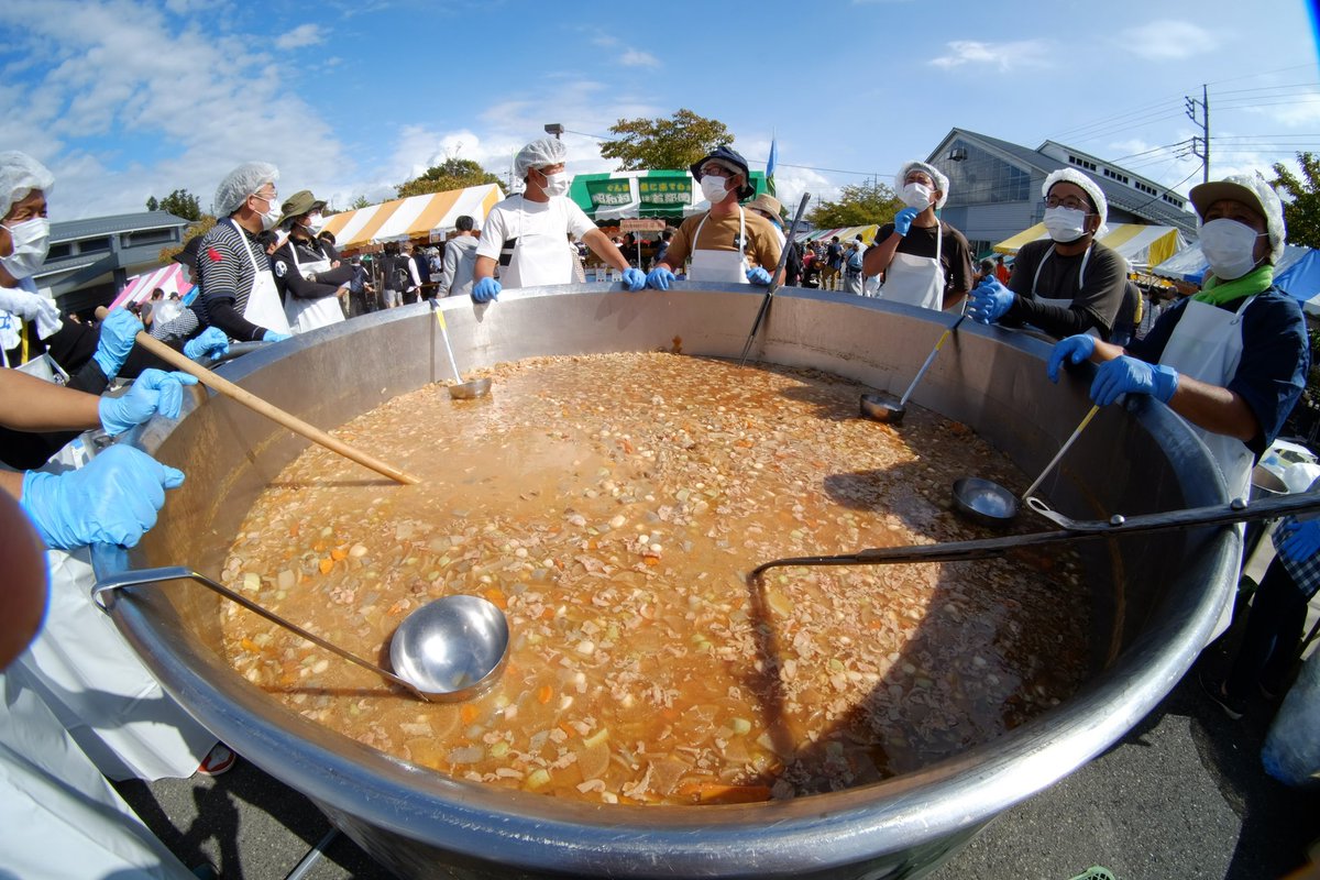 横浜市の友好交流自治体 群馬県昭和村「昭和の秋まつり」
目玉は、秋の味覚たっぷりのこんにゃく大鍋！横浜市のPRブースや横浜中華街のお店も出展します☺️
日時：10月6日（日）10時～16時
場所：昭和村総合福祉センター駐車場
詳しくは👇
vill.showa.gunma.jp/kurashi/event/…
#横浜  #昭和村